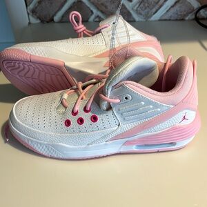 Kids Jordan Max Aura 5 Pink & White basketball sneakers PINK JORDANS 💕